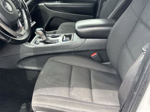 Used 2020 Jeep Grand Cherokee Laredo AWD/4WD image 12