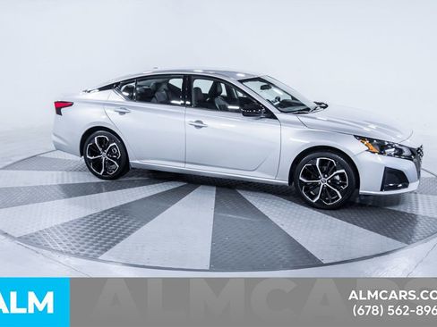 Used 2025 Nissan Altima 2.5 SR image 13