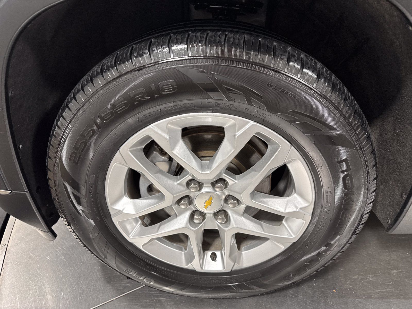Used 2019 Chevrolet Traverse LT w/ LPO, Floor Liner Package AWD/4WD image 2