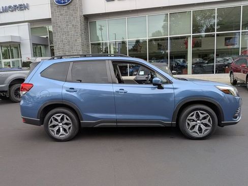 Used 2024 Subaru Forester Premium AWD/4WD image 3