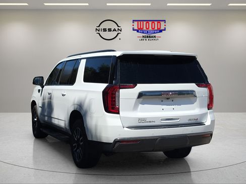 Used 2022 GMC Yukon XL AT4 w/ Technology Package AWD/4WD image 4