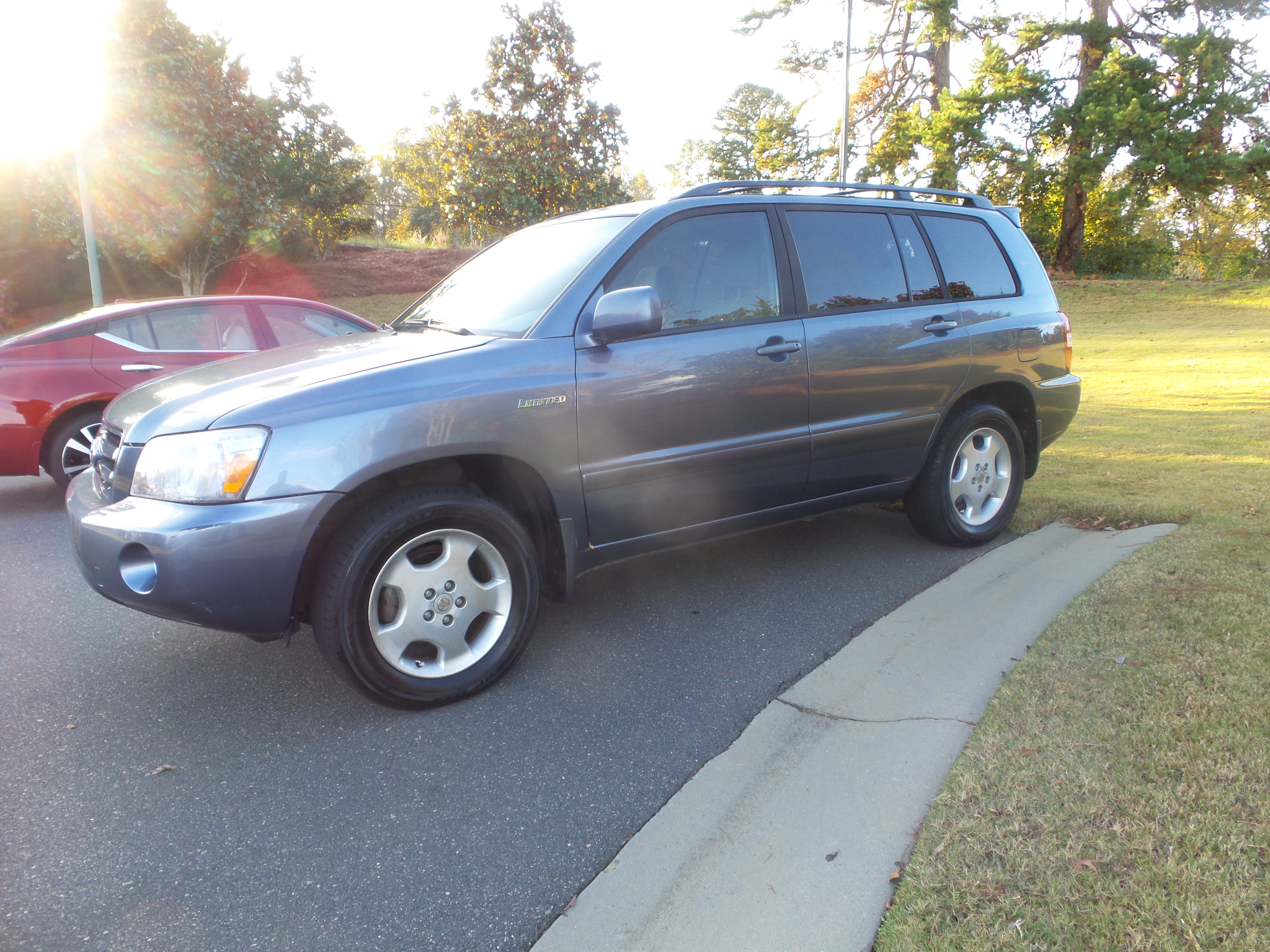 Used 2005 Toyota Highlander 4WD V6 w/ 3rd Row image 5
