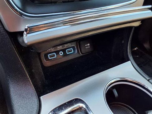 Used 2018 Jeep Grand Cherokee Limited image 9