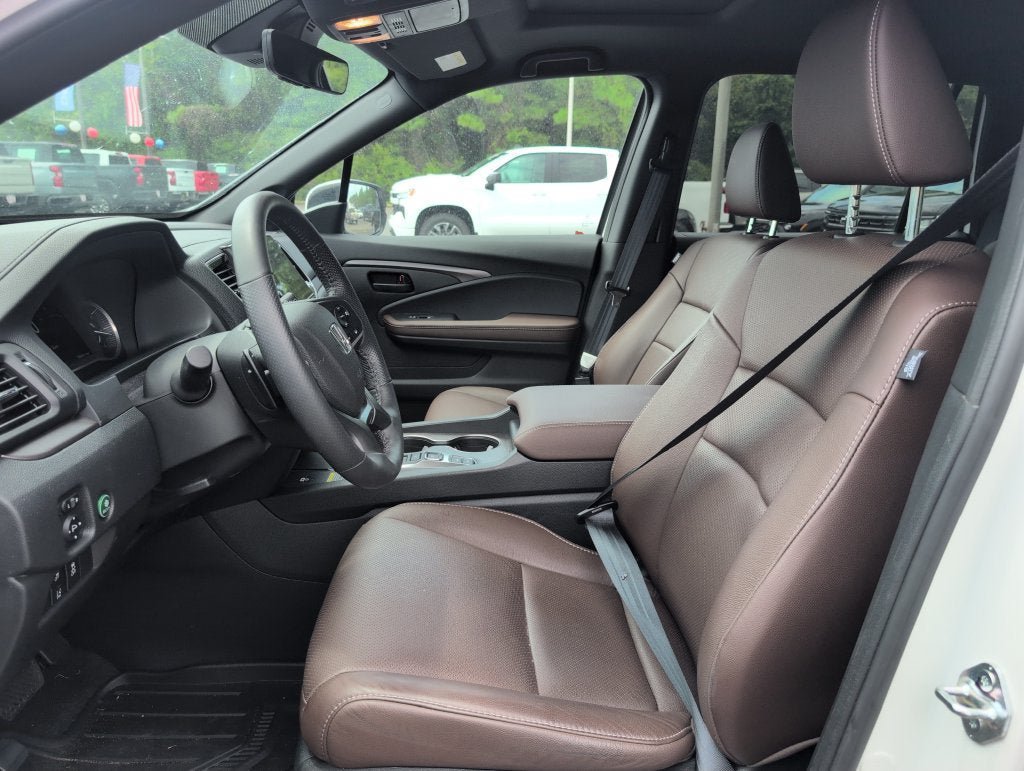 Used 2025 Honda Passport EX-L image 14