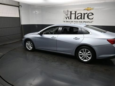 Used 2017 Chevrolet Malibu LT FWD image 31