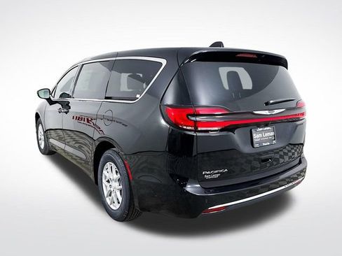 New 2026 Chrysler Pacifica Select image 5