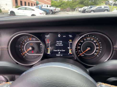 Used 2022 Jeep Gladiator Overland AWD/4WD image 10