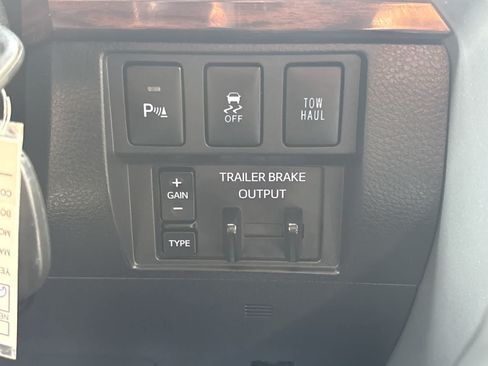 Used 2016 Toyota Tundra Limited w/ Limited Premium Package AWD/4WD image 17
