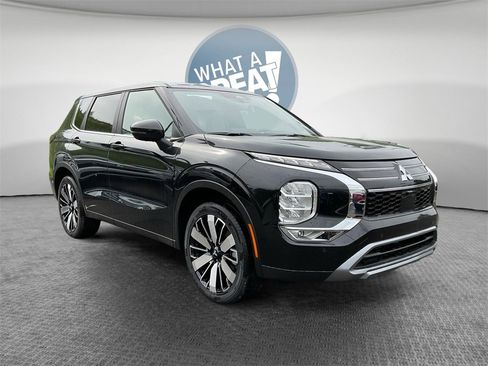 New 2025 Mitsubishi Outlander SE image 1