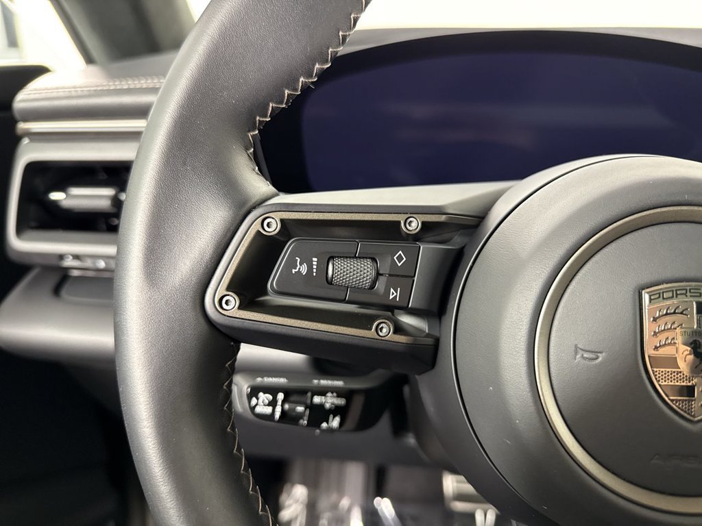 Certified 2025 Porsche Macan Turbo Electric AWD/4WD image 37