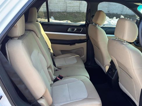 Used 2016 Ford Explorer XLT image 40