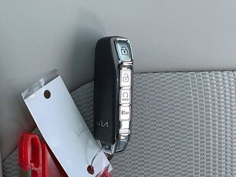 Used 2025 Kia Niro EX image 26