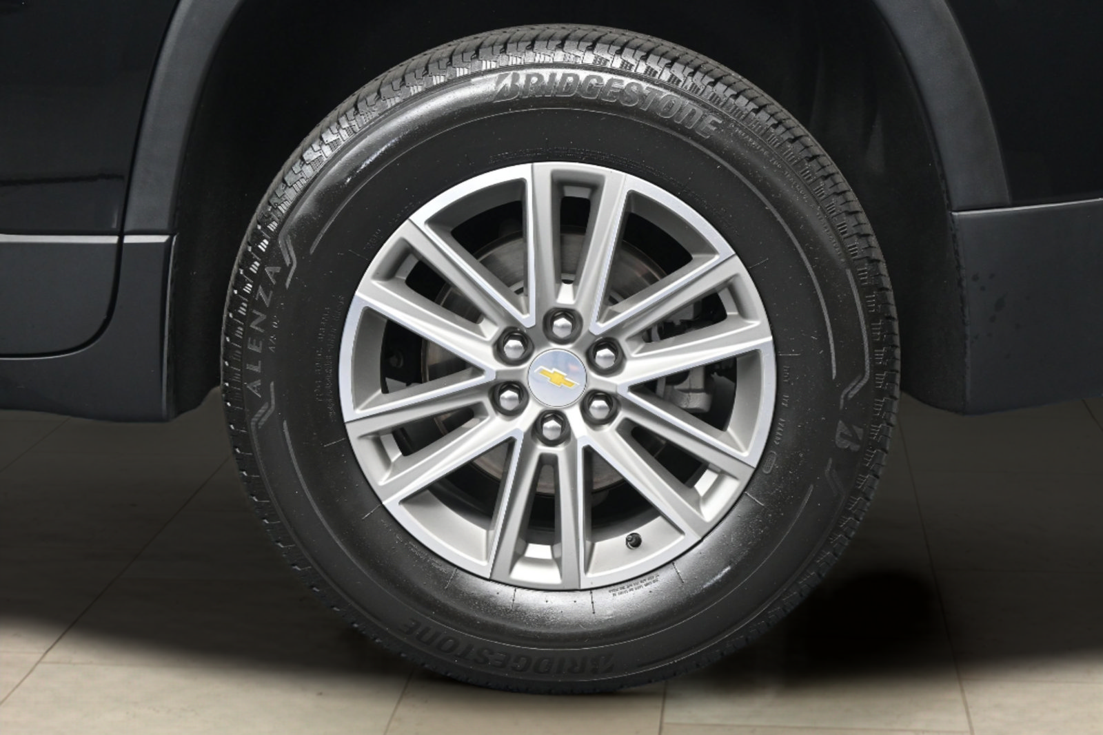 Used 2023 Chevrolet Traverse LT FWD image 22