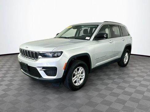 Certified 2023 Jeep Grand Cherokee Laredo AWD/4WD image 6