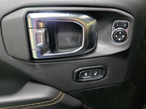 Used 2025 Jeep Wrangler Sahara w/ Safety Group image 18