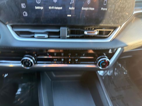 Used 2025 Chevrolet Equinox LT image 30