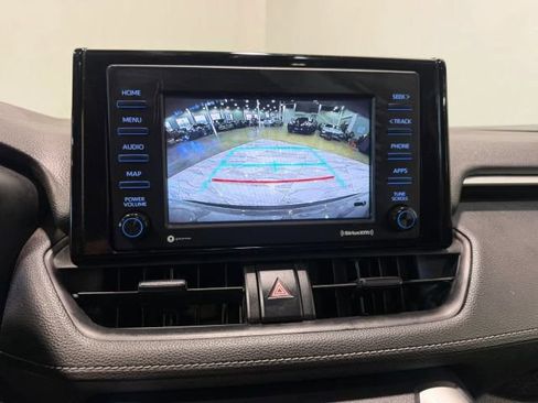 Used 2019 Toyota RAV4 XLE w/ Convenience Package FWD image 21