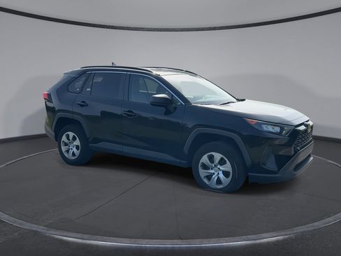 Used 2021 Toyota RAV4 LE FWD image 2