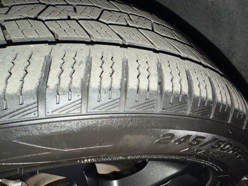 Used 2025 Chrysler Pacifica Limited FWD image 11