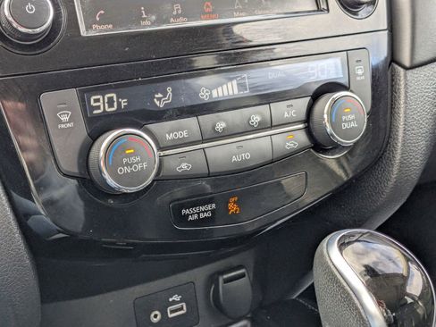 Used 2020 Nissan Rogue SL w/ Premium Package image 22