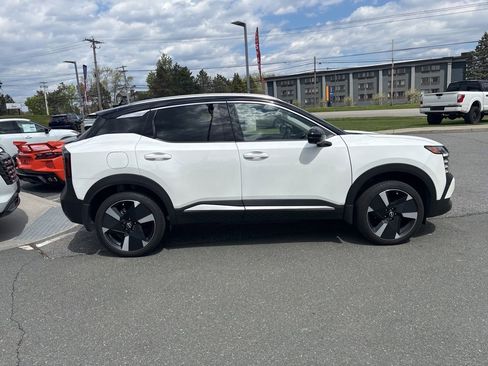 Used 2025 Nissan Kicks SR FWD image 7