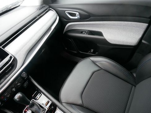 Used 2022 Jeep Compass Latitude image 11