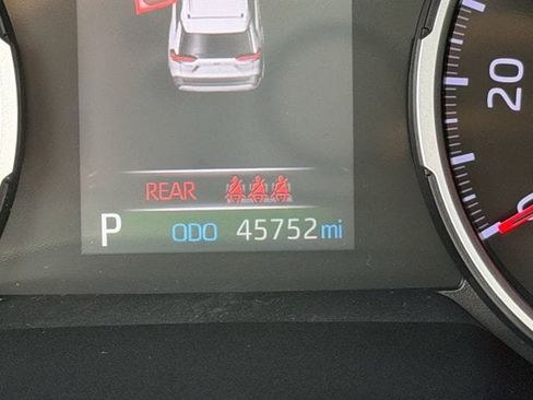 Used 2020 Toyota RAV4 XLE Premium FWD image 25