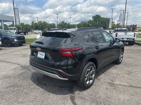 New 2026 Chevrolet Trax LT FWD image 3