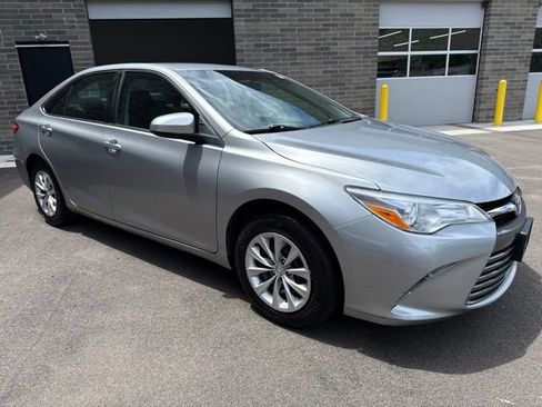 Used 2017 Toyota Camry LE FWD image 3