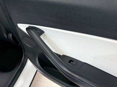 Used 2022 Tesla Model Y Long Range image 26