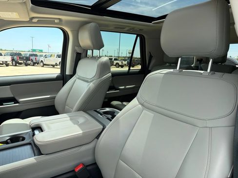 Used 2025 Ford Expedition Active AWD/4WD image 35
