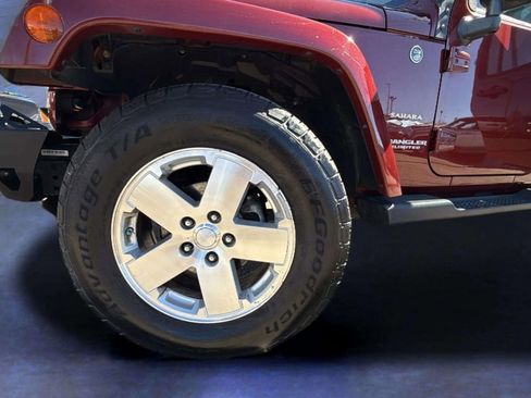 Used 2008 Jeep Wrangler Unlimited Sahara w/ Dual Top Group AWD/4WD image 17