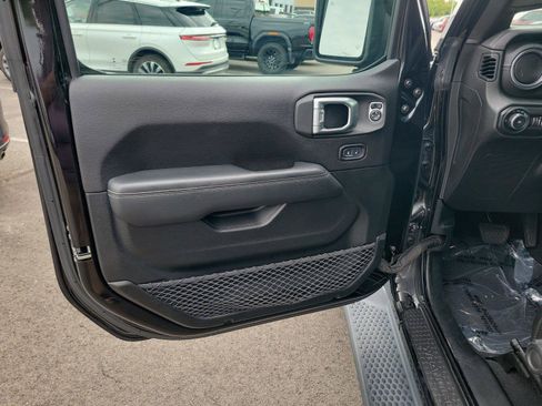 Used 2020 Jeep Wrangler Unlimited Sahara AWD/4WD image 19