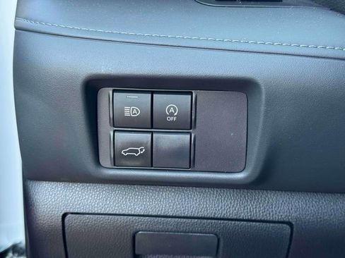 Used 2023 Toyota Highlander LE FWD image 21