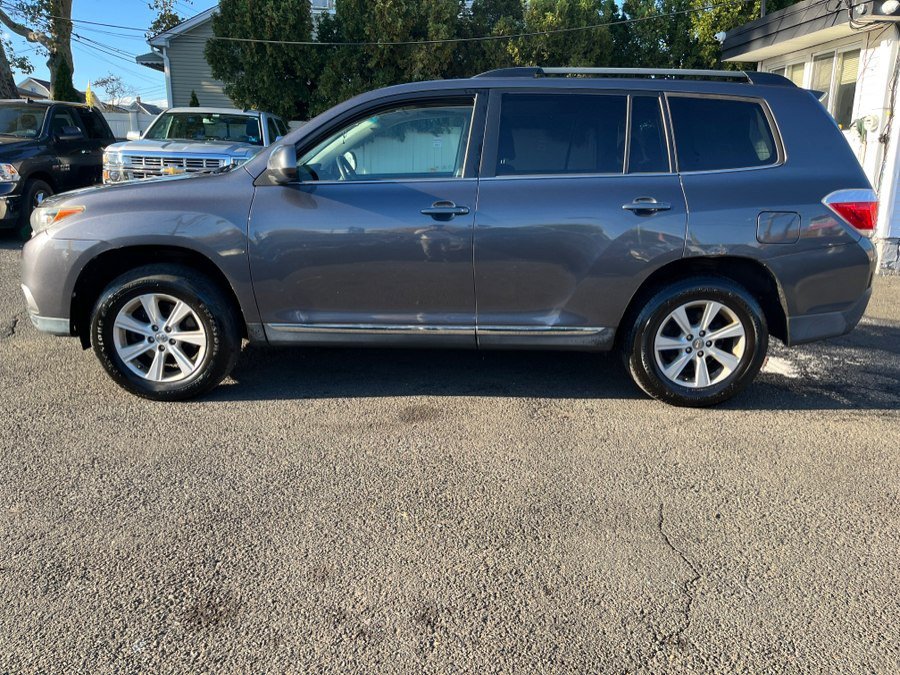 Used 2012 Toyota Highlander SE w/ Tow Pkg AWD/4WD image 3