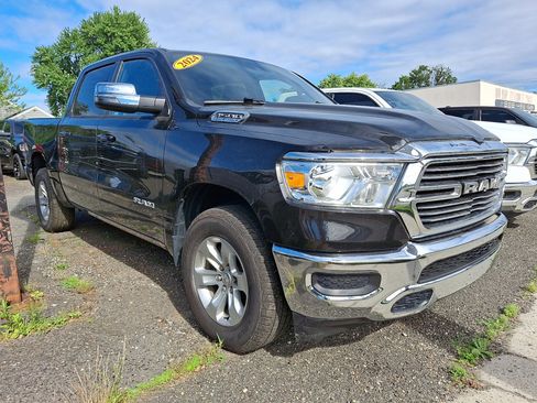 Used 2024 RAM 1500 Laramie AWD/4WD image 3