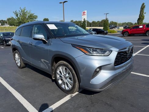 Used 2023 Toyota Highlander Limited AWD/4WD image 17
