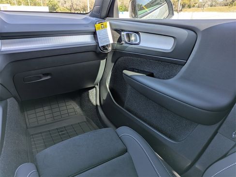 New 2026 Volvo XC40 B5 Ultra w/ Protection Package Premier image 21