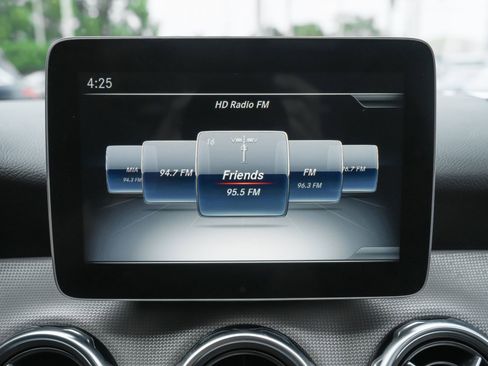 Used 2020 Mercedes-Benz GLA 250 4MATIC image 13