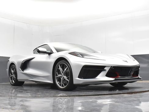 Used 2020 Chevrolet Corvette Stingray Preferred Cpe w/ 2LT Preferred Equipment Group RWD image 24
