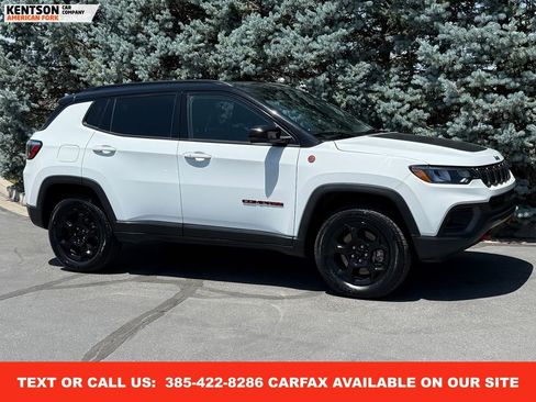 Used 2023 Jeep Compass Trailhawk image 12