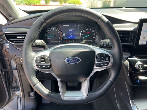 Used 2024 Ford Explorer Limited image 12