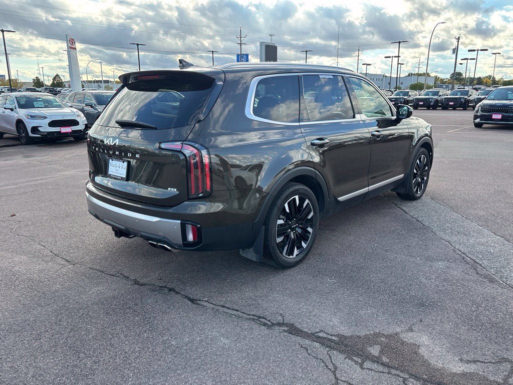 Used 2024 Kia Telluride SX Prestige w/ Towing Package AWD/4WD image 5