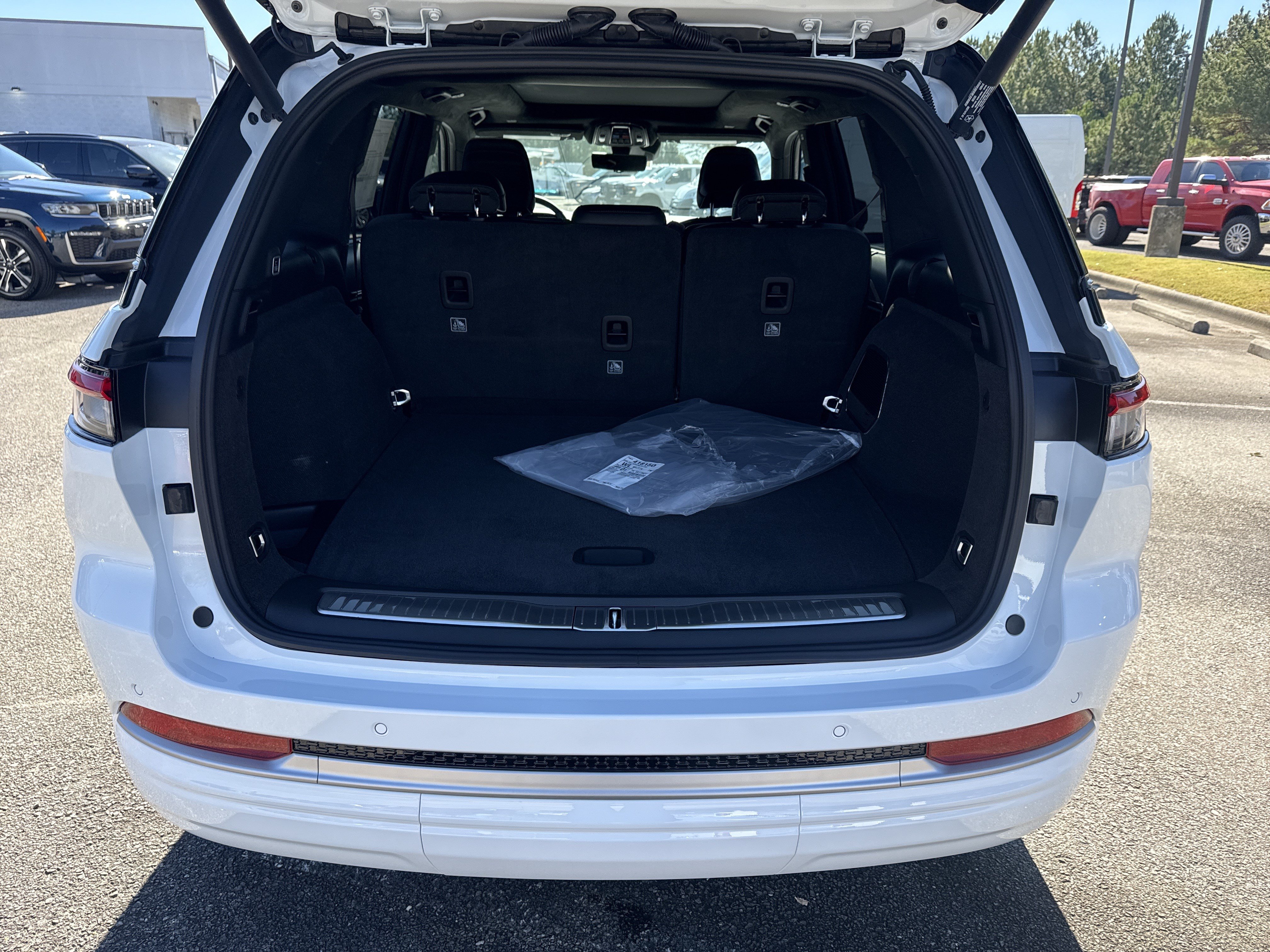 New 2027 Jeep Grand Cherokee Summit AWD/4WD image 18