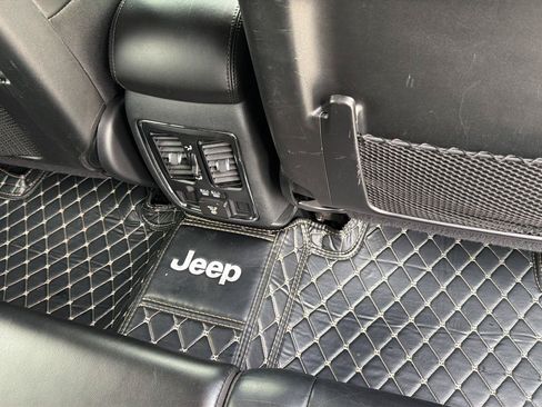 Used 2019 Jeep Grand Cherokee Limited AWD/4WD image 32