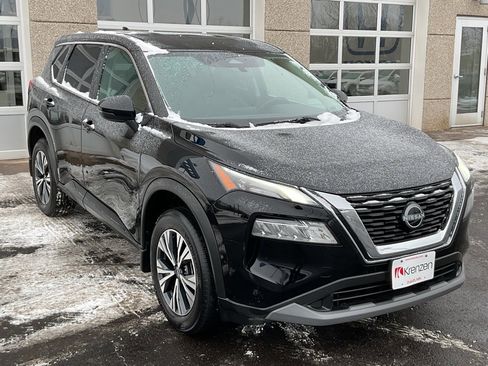 Used 2022 Nissan Rogue SV image 3