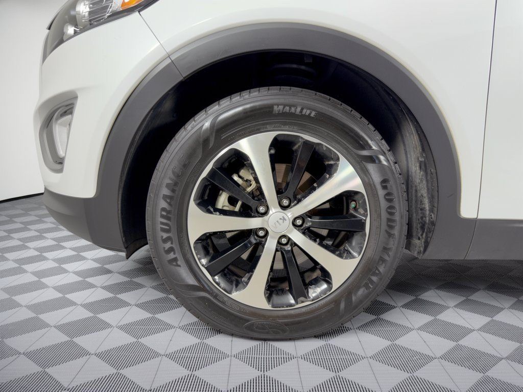 Used 2017 Kia Sorento EX w/ EX Premium Package FWD image 13