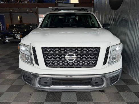 Used 2019 Nissan Titan SV w/ SV Convenience Package image 5