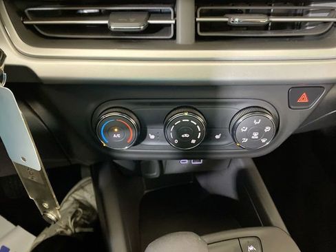 Used 2024 Chevrolet Trax LS w/ LS Convenience Package FWD image 42