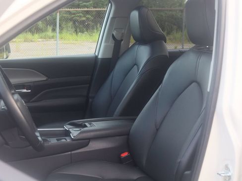 Used 2024 Toyota Grand Highlander AWD image 28